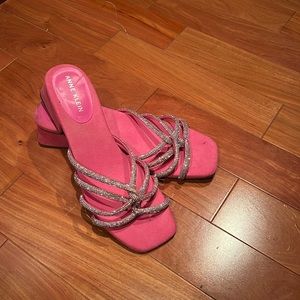 NWTN Klein, healed sandals